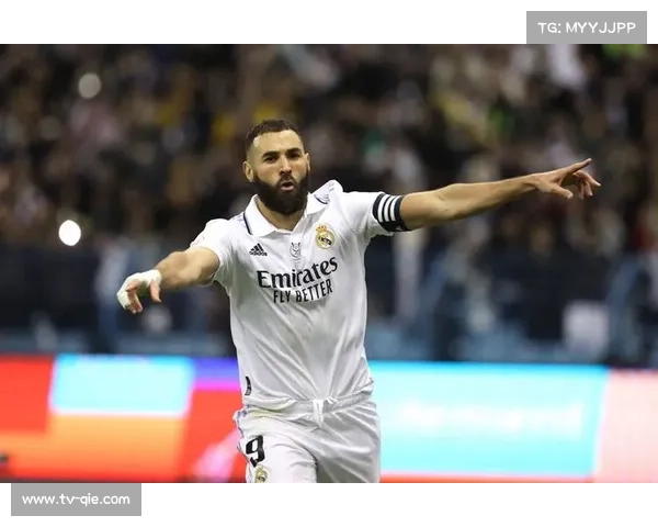 利雅得新月本泽马首秀戴帽,6-0狂胜终结连平